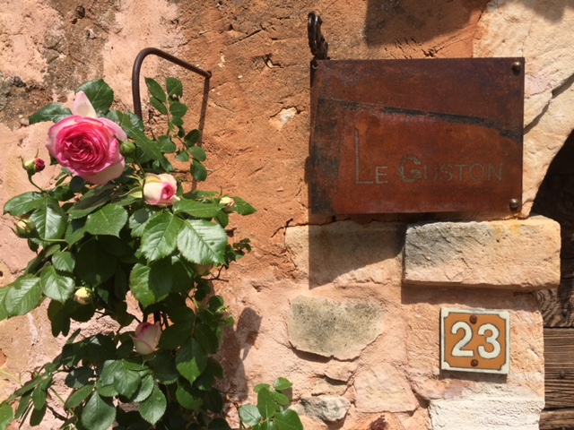 Le Guston en Luberon in Roussillon, France