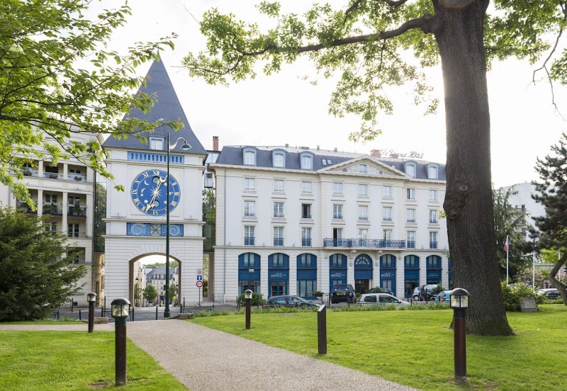 Le Plessis Grand Hotel in Chatenay-Malabry, France