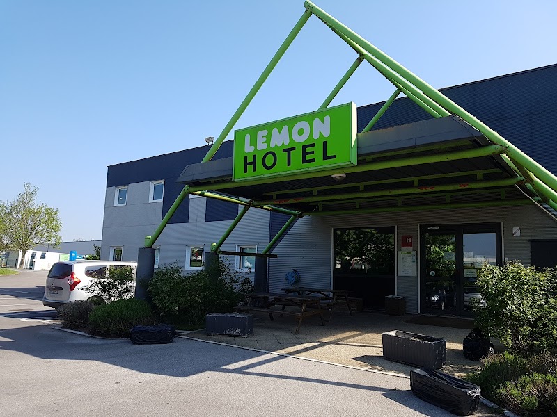 Lemon Hotel in Arques, France