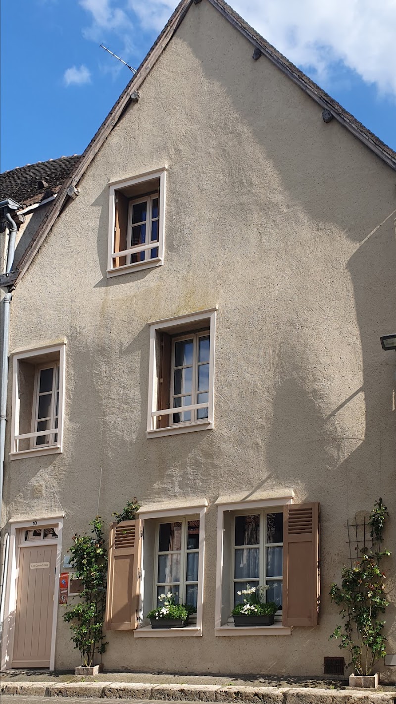 Les Convivhotes in Chartres, France