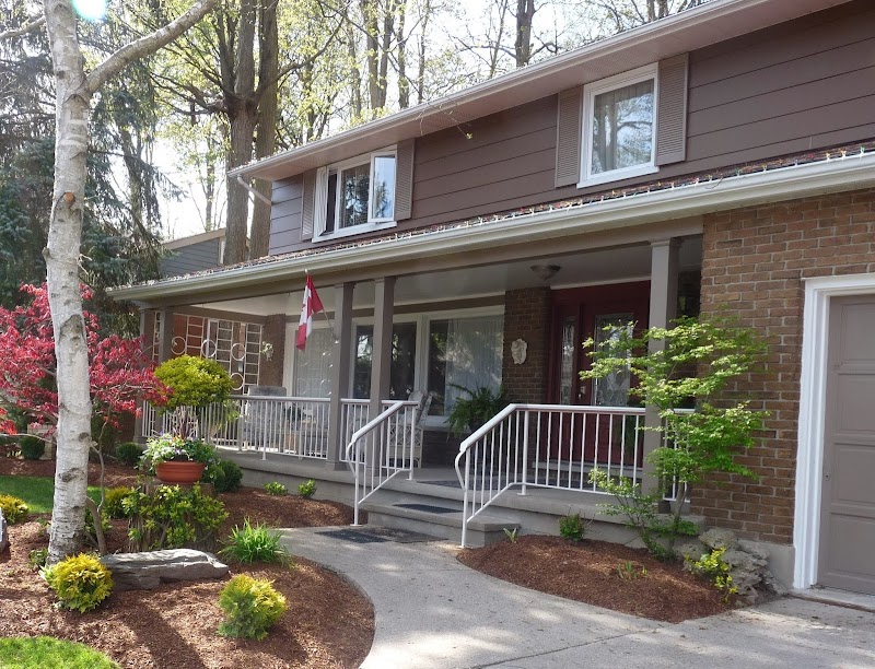 Les Diplomates B&B (Executive Guest House) in Waterloo, Canada