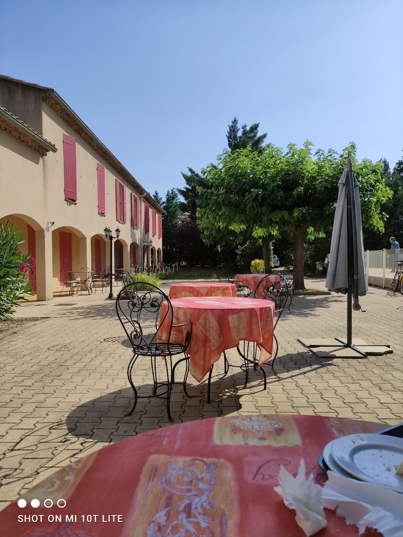 Logis Hotel Prato Plage in Pernes-les-Fontaines, France