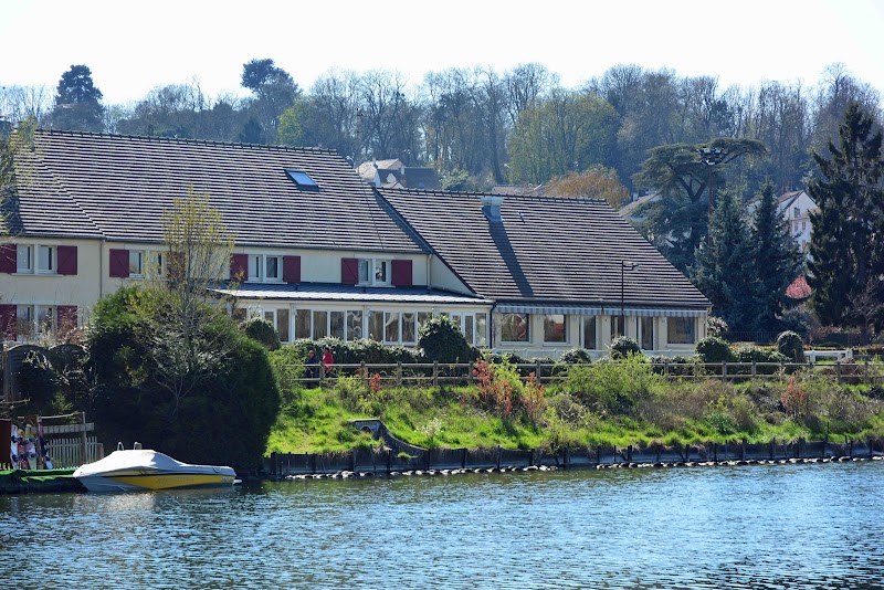 Logis Hôtel des Lacs Paris Sud in Viry-Chatillon, France