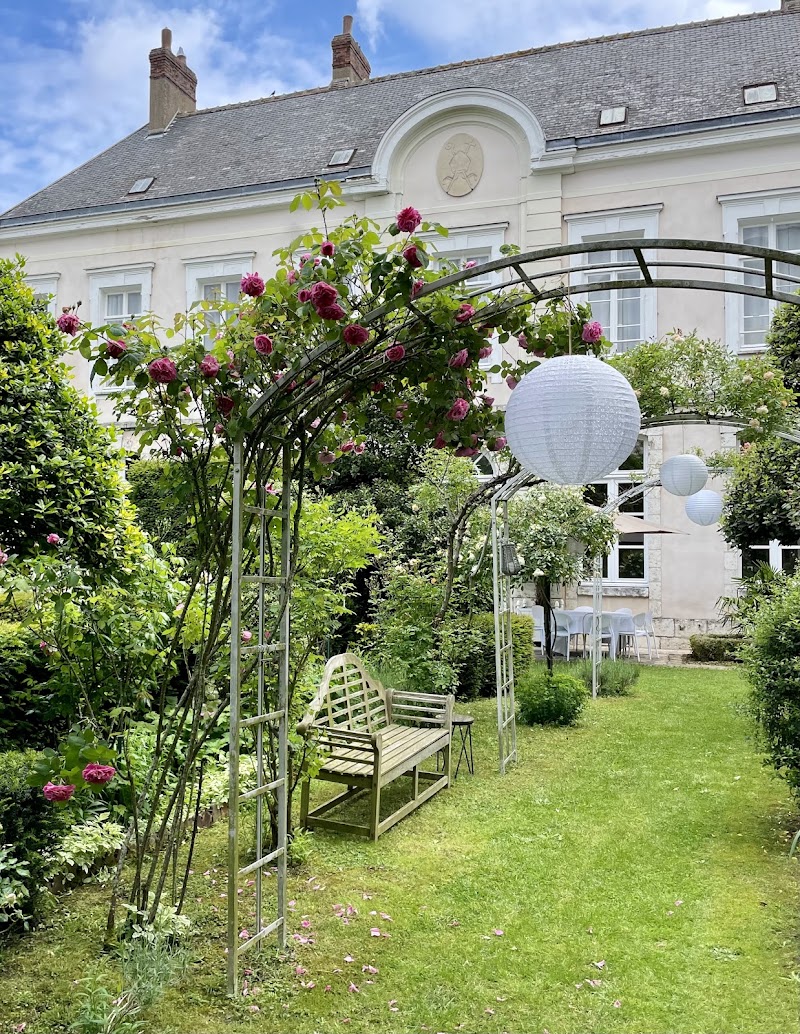 Maison Ailleurs in Chartres, France