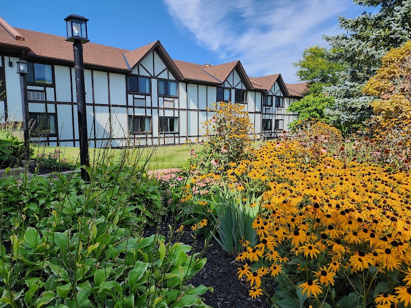 McIntosh Country Inn & Conference Centre in South Dundas, Canada
