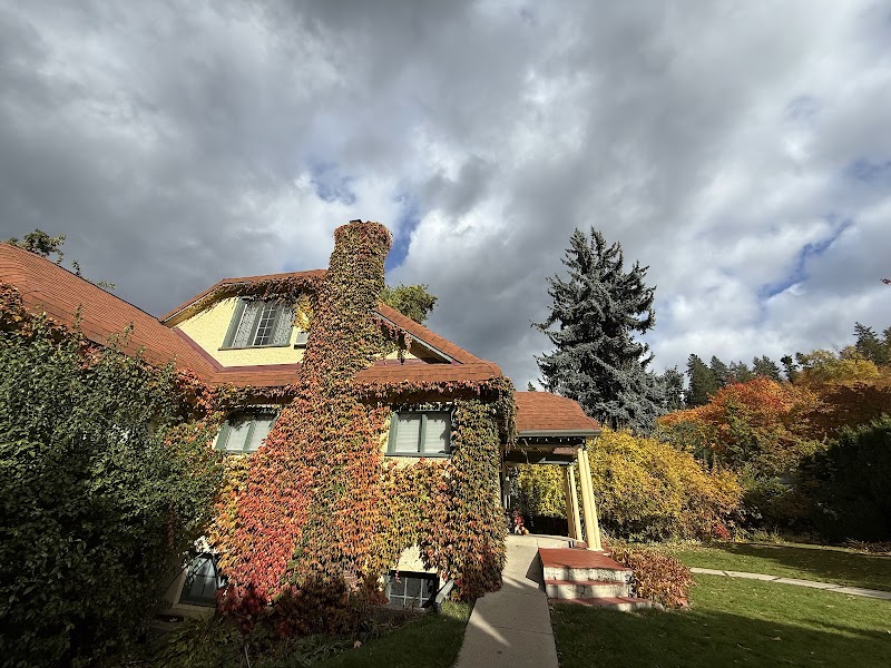 Mistiso's Place Guest House in Nelson, Canada