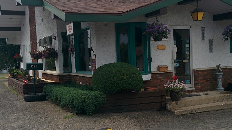 Motel Les Pins in Granby, Canada