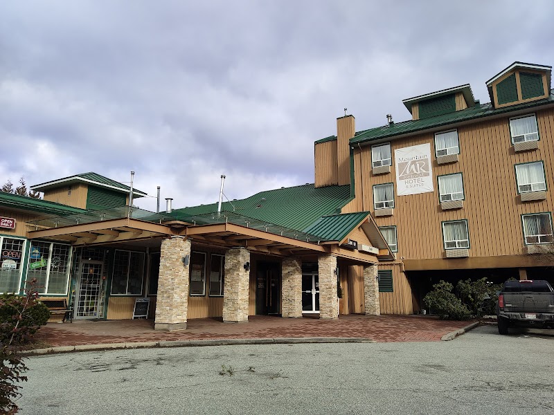Mountain Retreat Hotel & Suites in Squamish, Canada