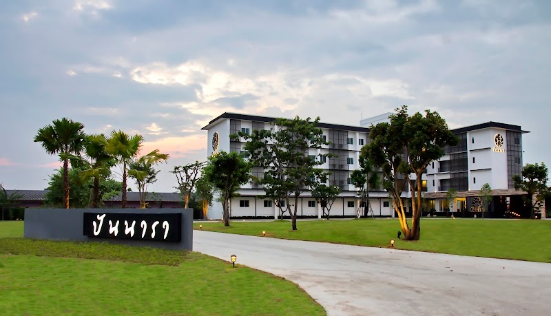 Narai Phand Hotel in Lop Buri, Thailand