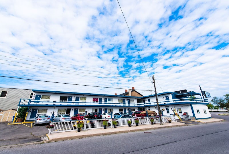 Niagara Parkway Court Motel in Fort Erie, Canada
