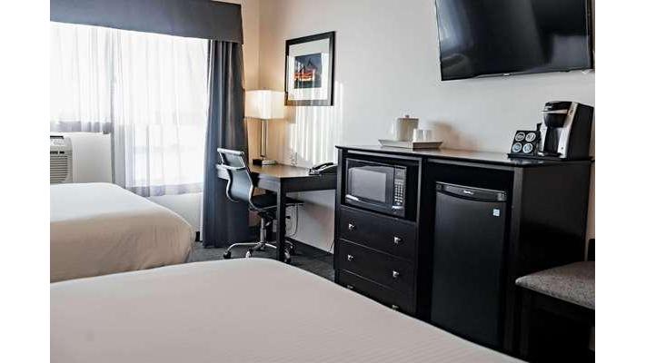 Paradise Inn & Suites Signature in Leduc, Canada
