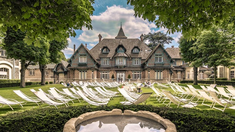Paris Country Club Hotel in Saint-Cloud, France