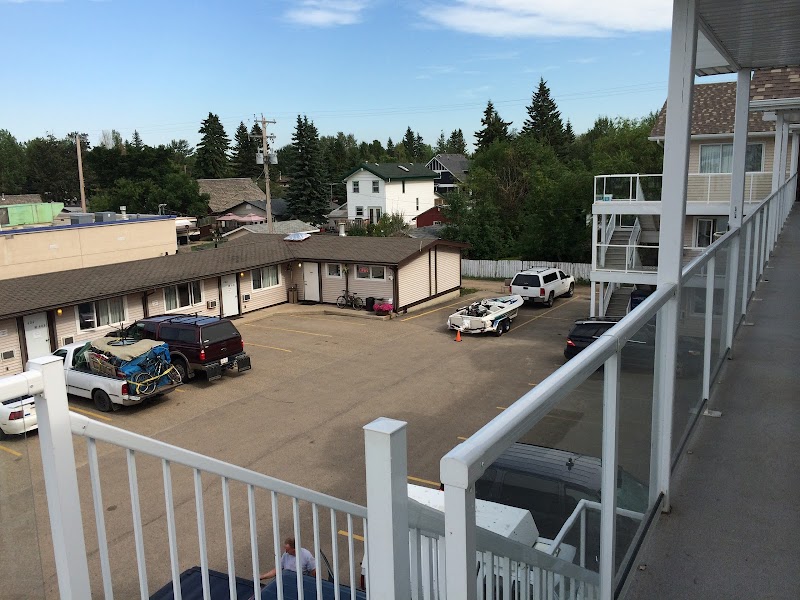 Raccoon Lodge Motel in Sylvan Lake, Canada