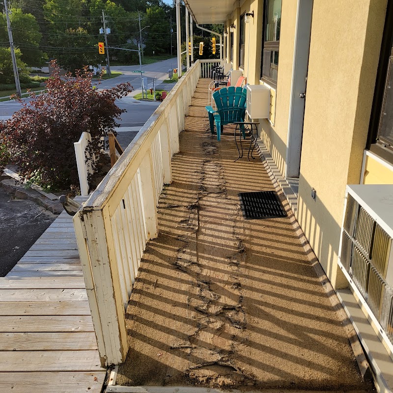 Rainbow Inn in Huntsville, Canada