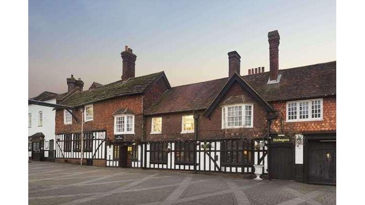 Ramada by Wyndham Crawley Gatwick in Crawley, United Kingdom