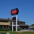 Red Deer Inn & Suites
