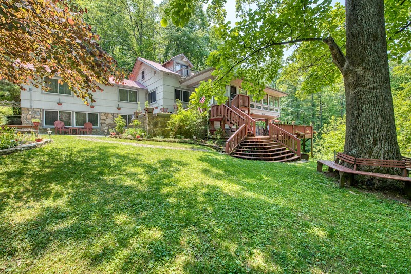 Red Leaf River Inn in Waynesville, North Carolina, United States