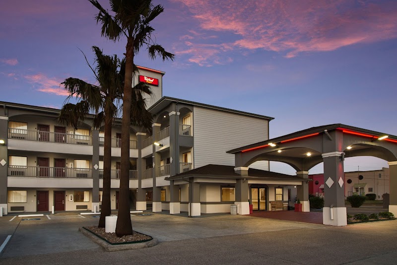 Red Roof PLUS+ Galveston - Beachfront in Galveston, Texas, United States