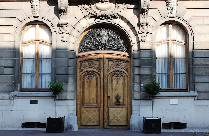Résidence et Chambres d'Hôtes de La Porte d'Arras in Douai, France