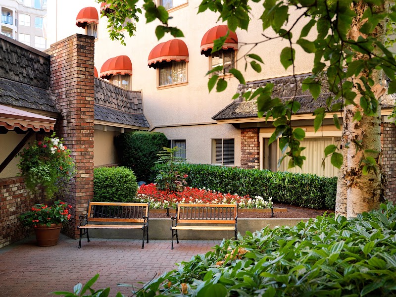 Royal Scot Hotel & Suites in Victoria, Canada