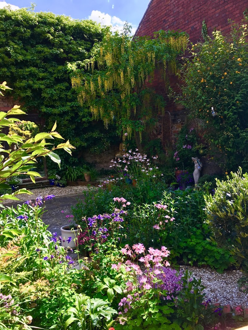 Sacred Garden Retreat in Glastonbury, United Kingdom