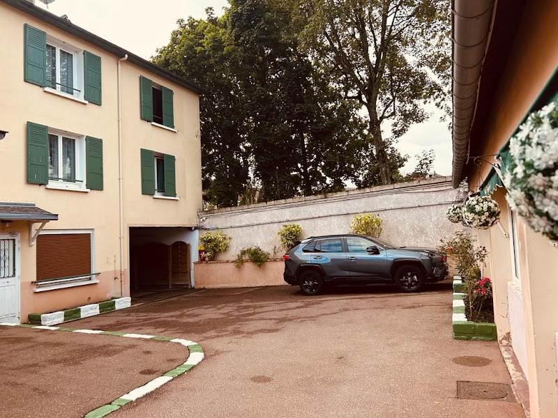Saint Charles Hotel in Rambouillet, France