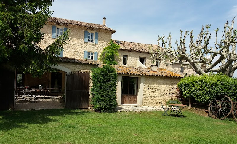 Sous l'Olivier in L'Isle-sur-la-Sorgue, France