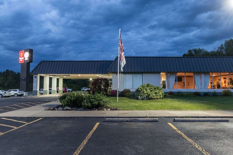 Suburban Extended Stay Hotel Fairmont in Fairmont, West Virginia, United States
