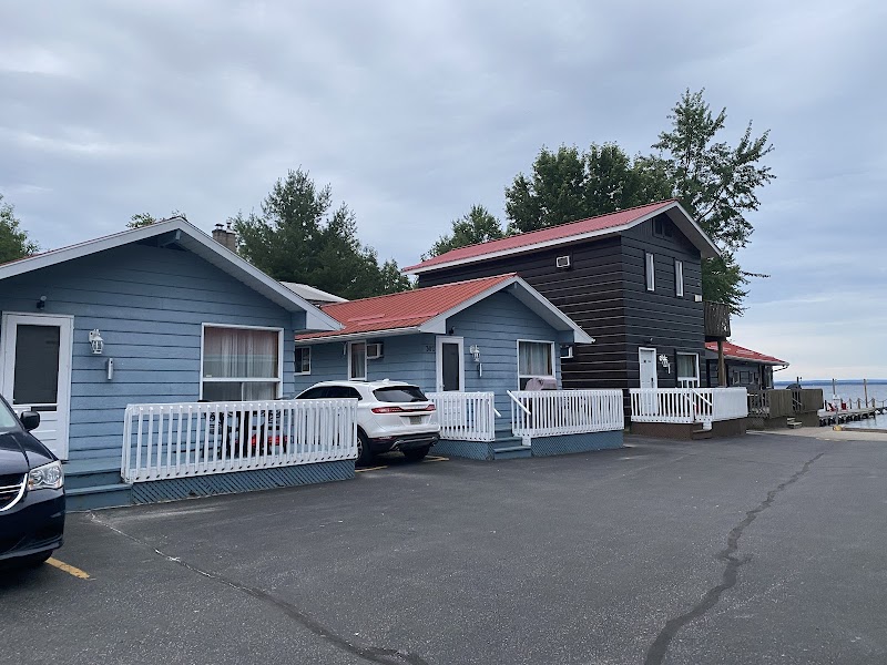 Sunset Inn on the Park in North Bay, Canada