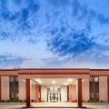 Super 8 by Wyndham Brockton