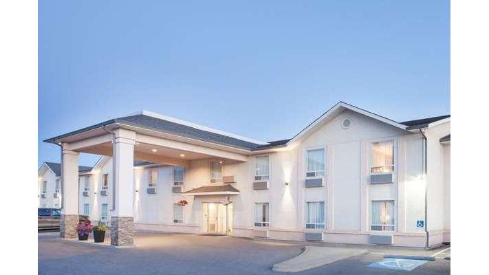 Super 8 by Wyndham Cranbrook in Cranbrook, Canada