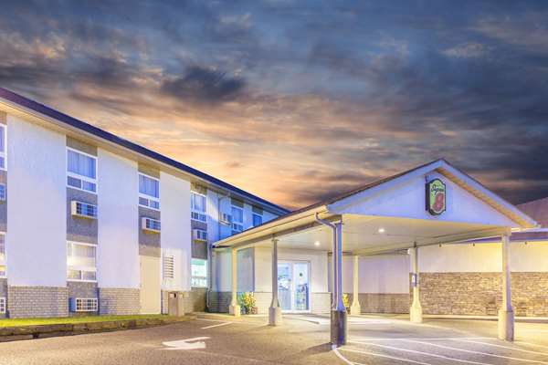 Super 8 by Wyndham Kenora in Kenora, Canada
