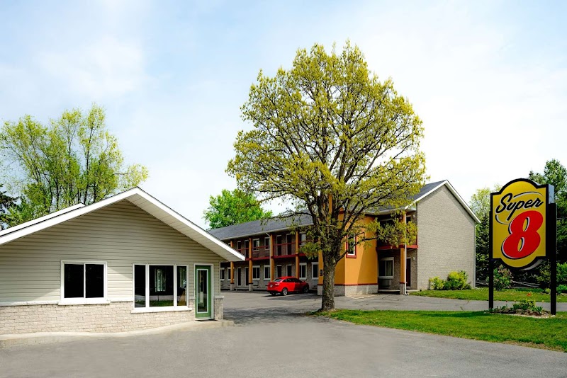 Super 8 by Wyndham Kingston in Kingston, Canada