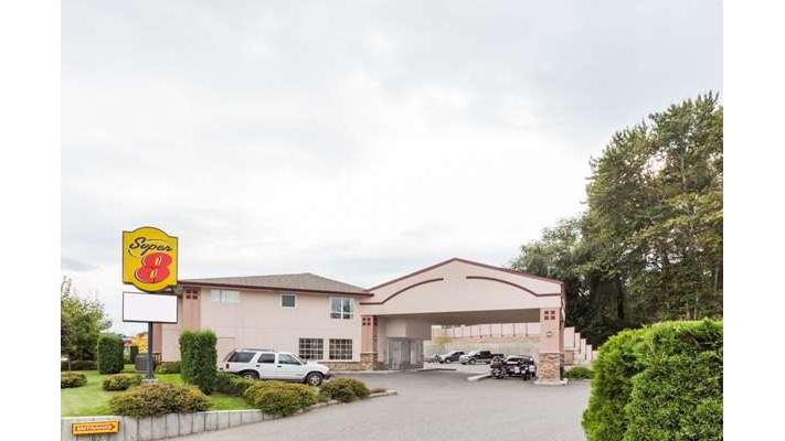Super 8 by Wyndham Lake Country/Winfield Area in Lake Country, Canada