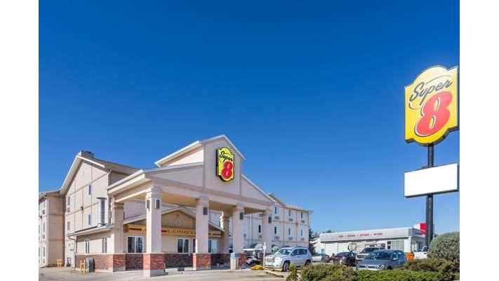 Super 8 by Wyndham Moose Jaw SK in Moose Jaw, Canada