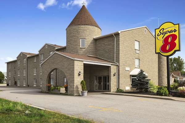 Super 8 by Wyndham North Bay in North Bay, Canada