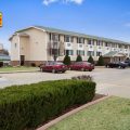 Super 8 by Wyndham Pittsburg KS