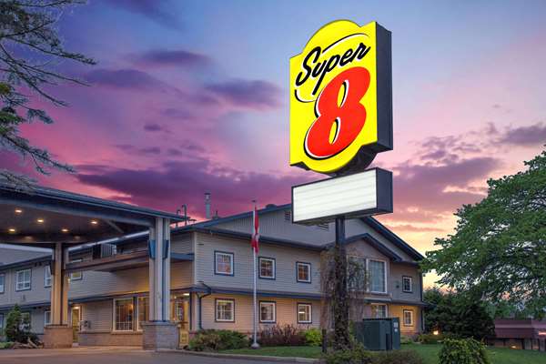 Super 8 by Wyndham Sault Ste. Marie in Sault Ste. Marie, Canada
