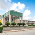 Super 8 by Wyndham Seguin
