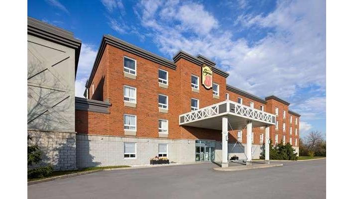 Super 8 by Wyndham St-Jerome in Saint-Jerome, Canada