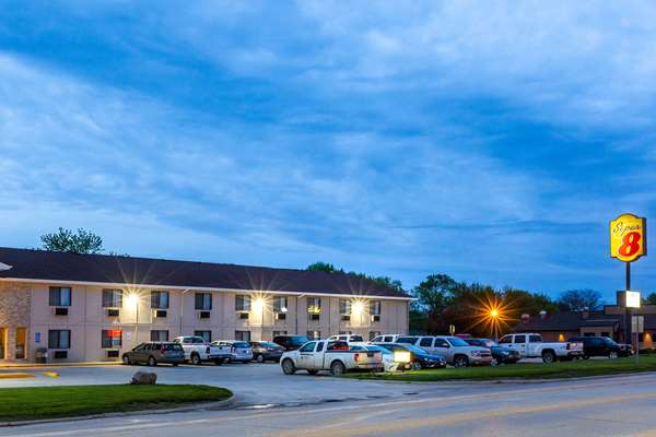 Super 8 by Wyndham Storm Lake in Storm Lake, Iowa, United States