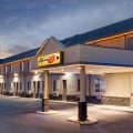 Super 8 by Wyndham Strathmore