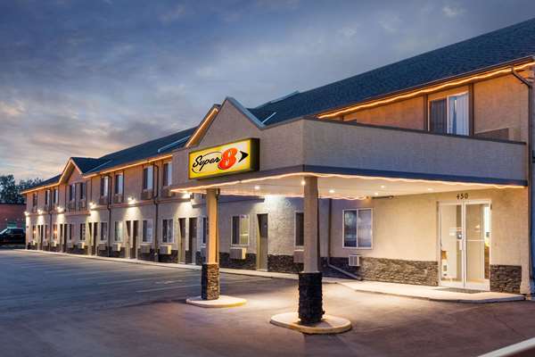 Super 8 by Wyndham Strathmore in Strathmore, Canada