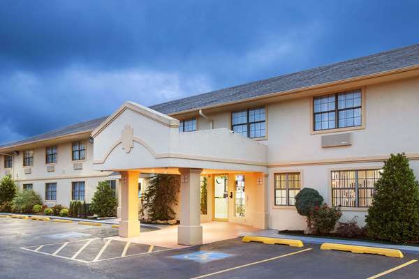 Super 8 by Wyndham Sulphur Springs in Sulphur Springs, Texas, United States