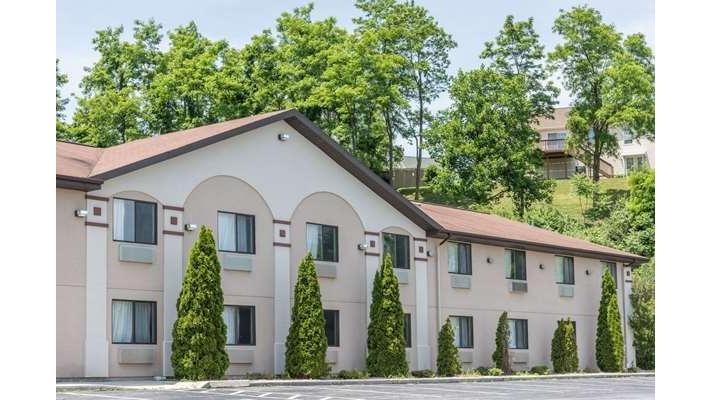 Super 8 by Wyndham Thurmont in Thurmont, Maryland, United States