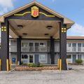 Super 8 by Wyndham Toledo
