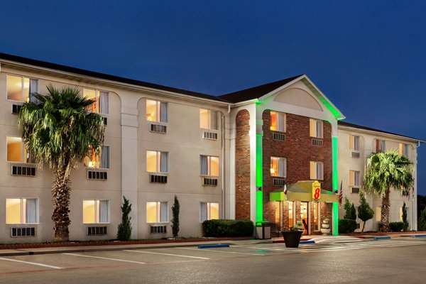 Super 8 by Wyndham Waco University Area in Waco, Texas, United States