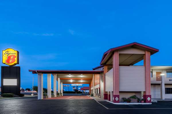 Super 8 by Wyndham Waco/Mall area TX in Bellmead, Texas, United States