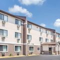 Super 8 by Wyndham Waterloo