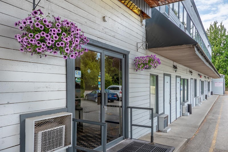 The Cedars Inn Hotel & Convention Centre in Gibsons, Canada